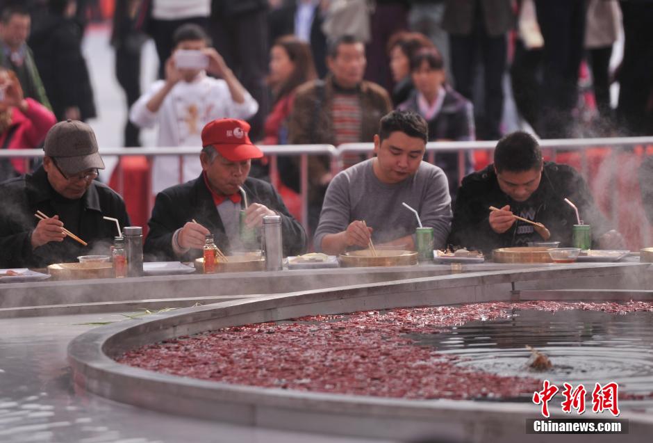 Une fondue géante à Chongqing