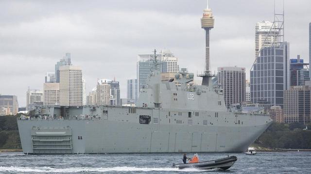 Entrée en service du Canberra, le plus grand navire de la marine australienne