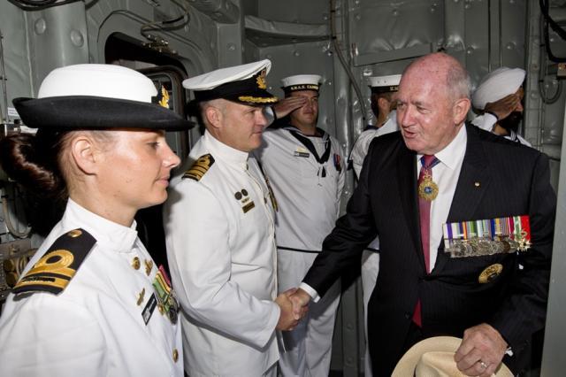 Entrée en service du Canberra, le plus grand navire de la marine australienne