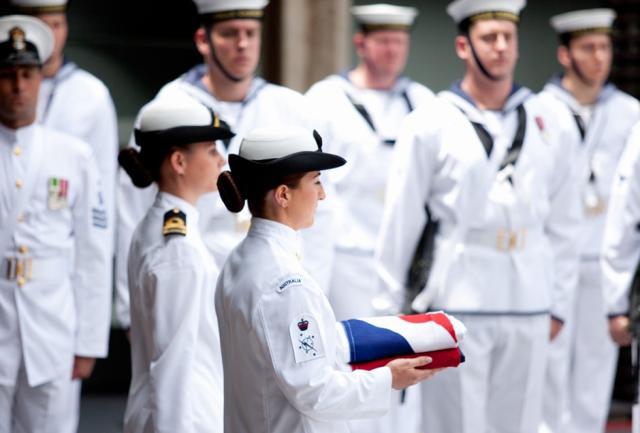 Entrée en service du Canberra, le plus grand navire de la marine australienne