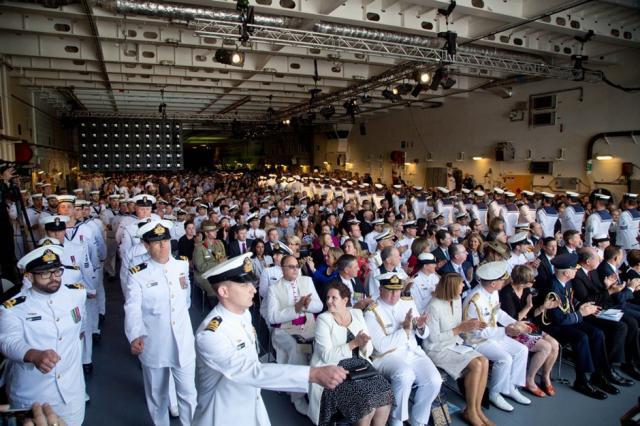 Entrée en service du Canberra, le plus grand navire de la marine australienne