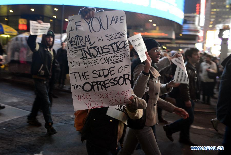 Des manifestations éclatent à New York après la décision de non inculpation d'un policier blanc impliqué dans le décès d'un noir