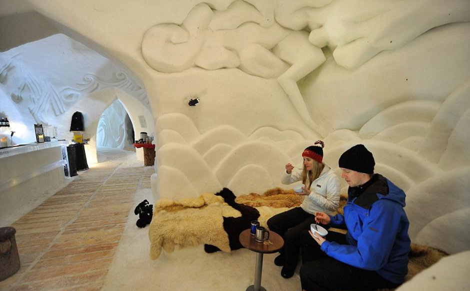 Suisse : nuit douillette dans un igloo