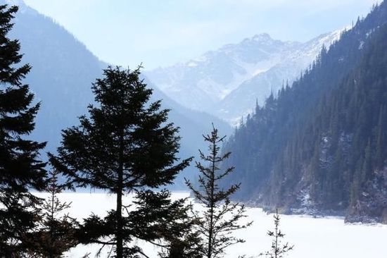 La vallée de Jiuzhaigou (sud-ouest) : une beauté glacée pure comme le jade