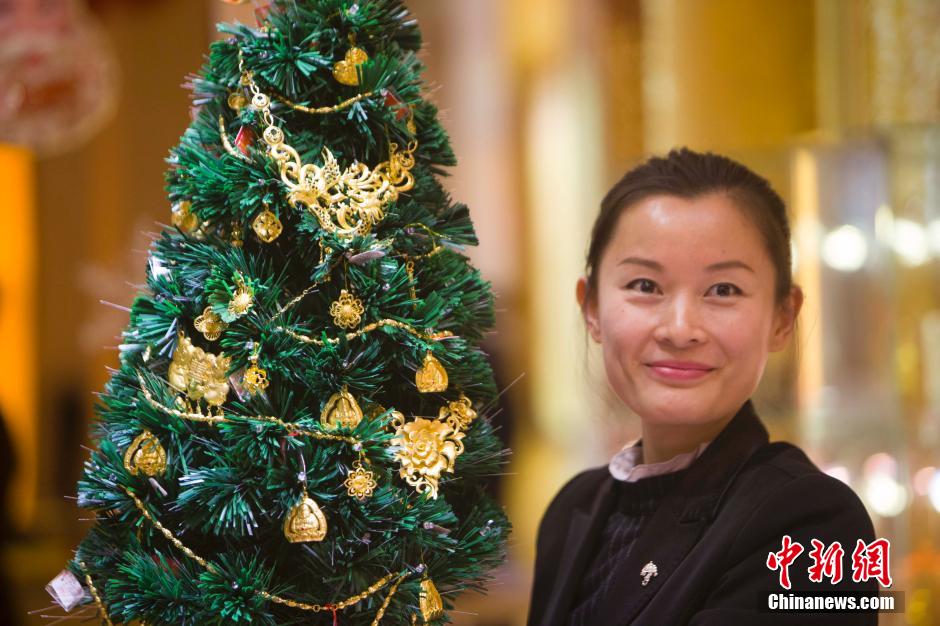 Une bijouterie crée le sapin de No?l le plus précieux du monde