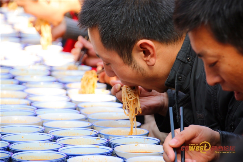 Affluence record pour le concours de dégustation de nouilles saozi du Comté de Qishan