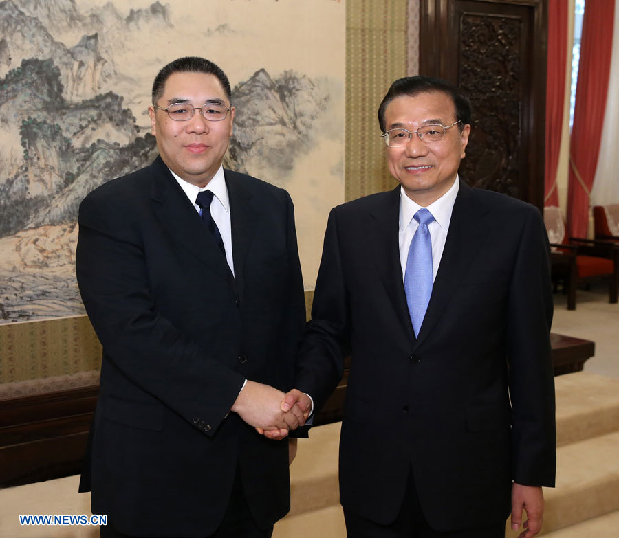 Li Keqiang rencontre le chef de l'exécutif de la RAS de Macao