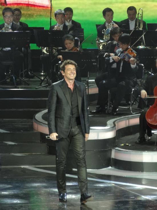 Patrick Bruel chante en chinois à Beijing