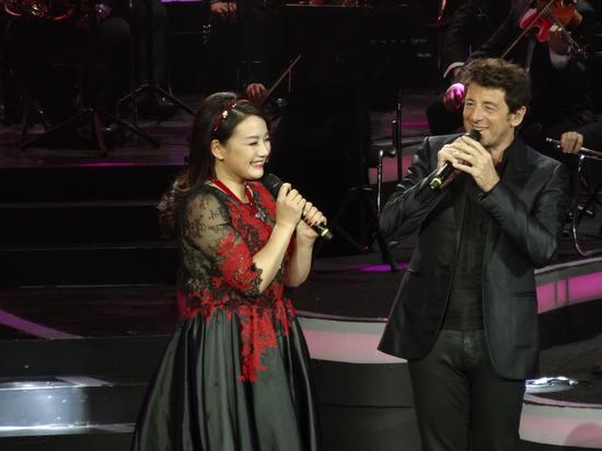 Patrick Bruel chante en chinois à Beijing