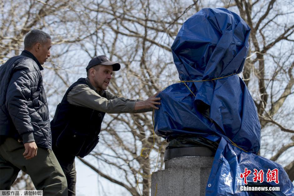 New York : une statue de Snowden retirée par les autorités