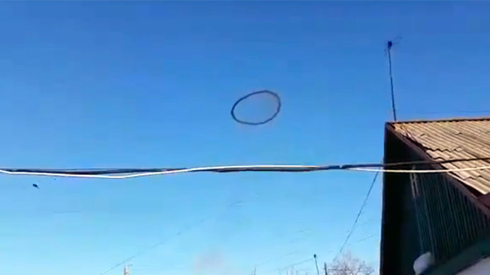 Un mystérieux cercle noir apparait dans le ciel d'une ville du Kazakhstan