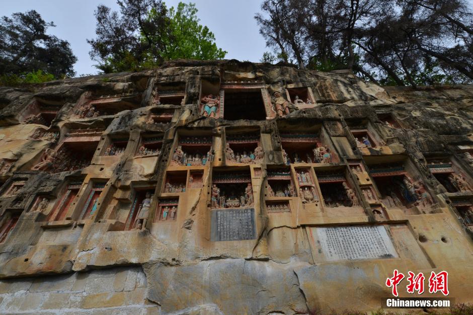 Des grottes bouddhiques millénaires dans le Sichuan