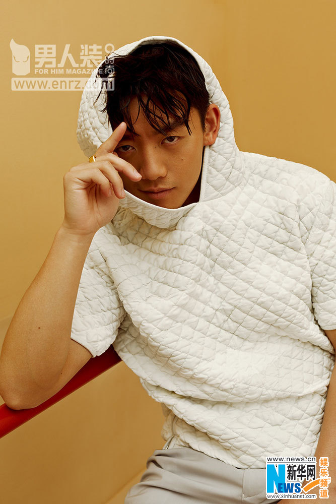 L'acteur chinois Zheng Kai pose pour un magazine