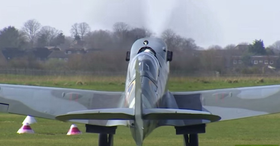 A 92 ans ans, elle reprend les commandes d'un avion 