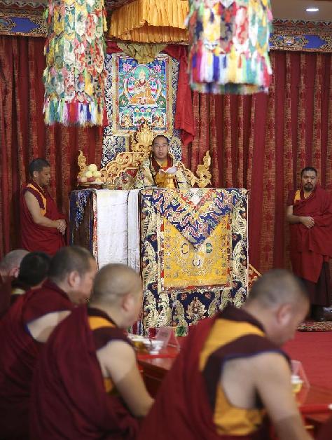 Le panchen-lama rencontre des érudits du bouddhisme tibétain à Beijing