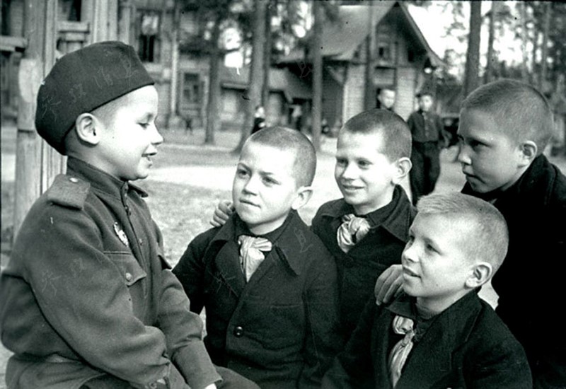 ? On ne pleure pas ! On se bat ! ?. Les enfants soviétiques de la Seconde Guerre mondiale