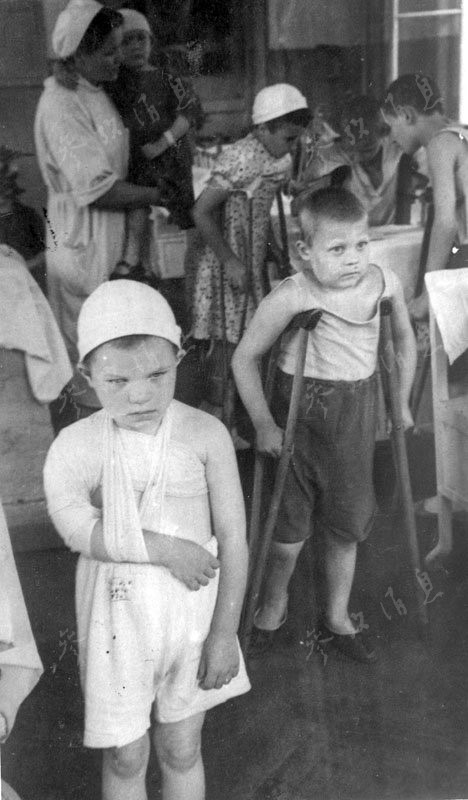 Des enfants blessés à l’h?pital de Leningrad.