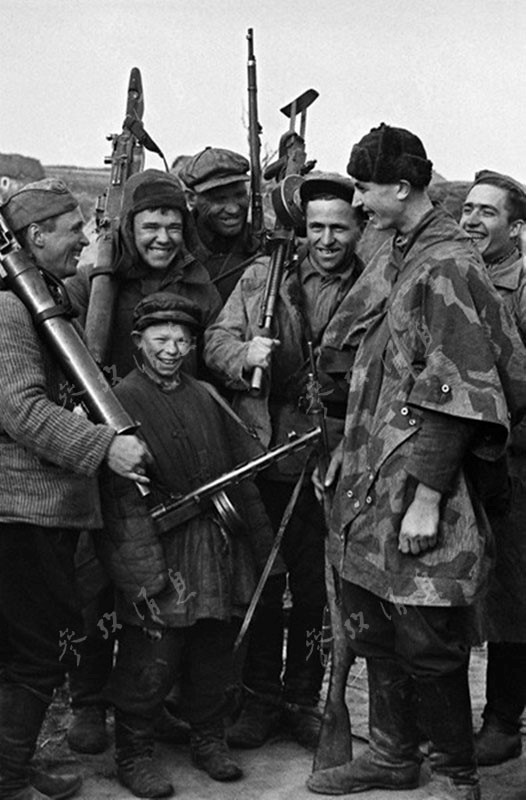 Un jeune partisan, en 1942.