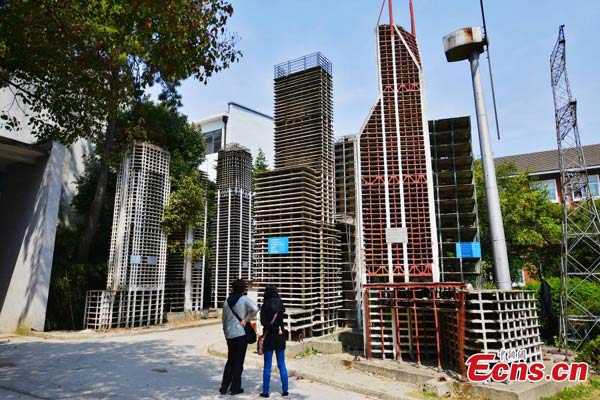 Un mini-monde des gratte-ciel emblématiques de Shanghai