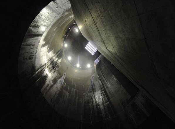 Un véritable palais souterrain : le réservoir de drainage de Kasukabe, au Japon