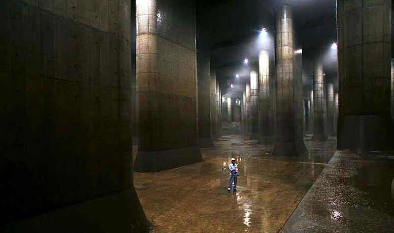 Un véritable palais souterrain : le réservoir de drainage de Kasukabe, au Japon