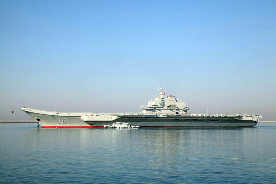 Le porte-avions chinois Liaoning quitte son port pour un entra?nement et des tests