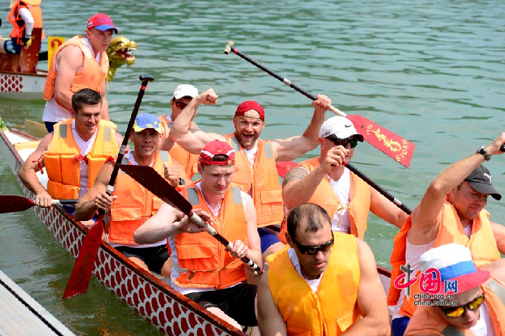 Beijing : grande course de bateaux-dragons sur le lac Jinhai