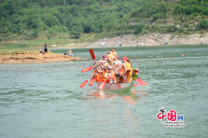 Beijing : grande course de bateaux-dragons sur le lac Jinhai