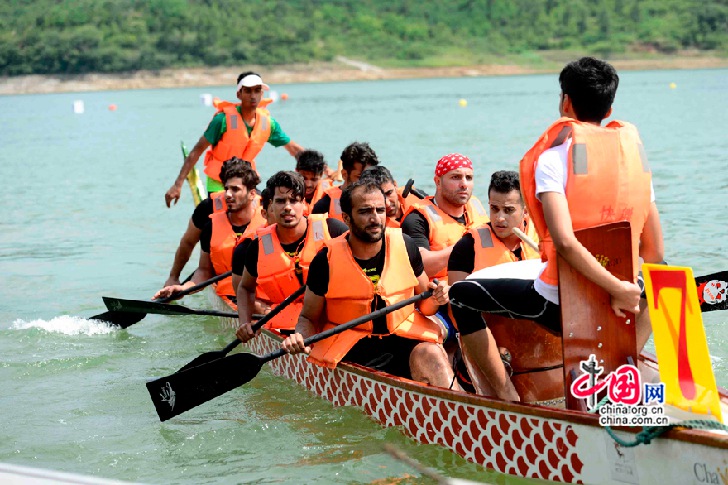 Beijing : grande course de bateaux-dragons sur le lac Jinhai