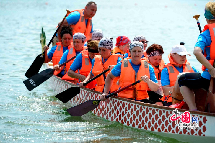 Beijing : grande course de bateaux-dragons sur le lac Jinhai