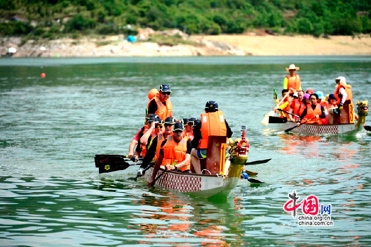 Beijing : grande course de bateaux-dragons sur le lac Jinhai