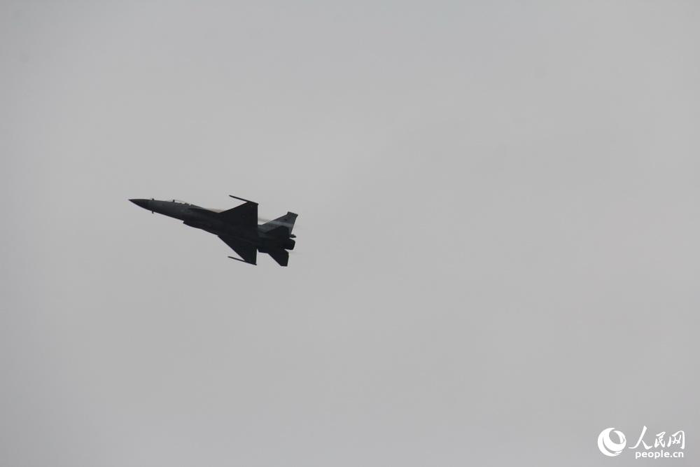 Débuts en vol du chasseur chinois Xiaolong au Salon du Bourget