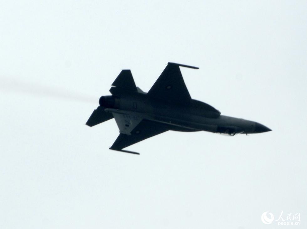 Débuts en vol du chasseur chinois Xiaolong au Salon du Bourget