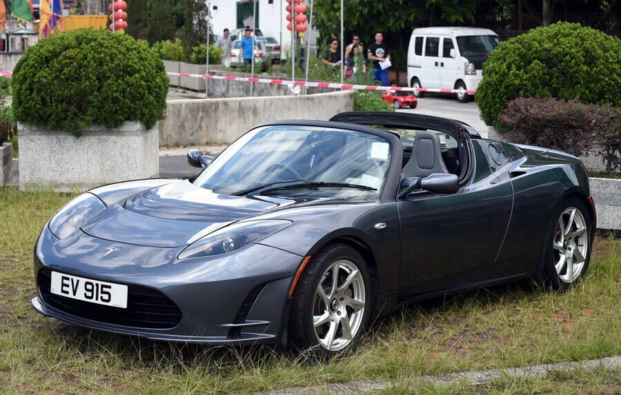 Les véhicules électriques vedettes d'un carnaval à Hong Kong