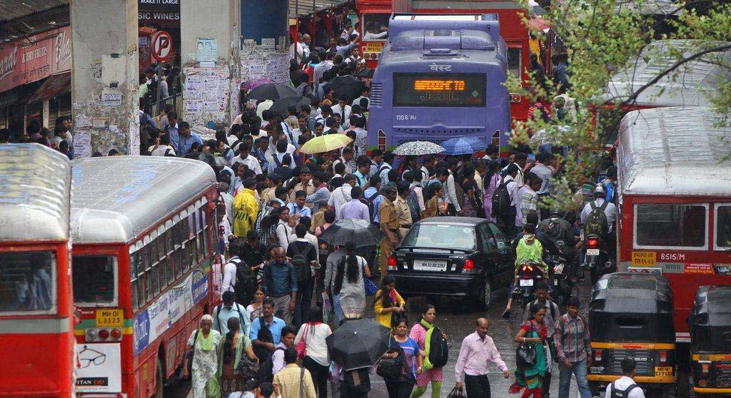 Grève des conducteurs de tricycles indiens contre un logiciel de réservation de taxis