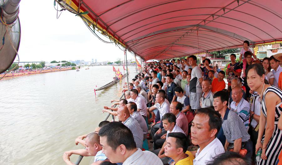 Guangdong : place à la Fête des bateaux-dragons 