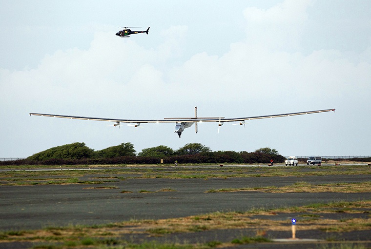 Solar Impulse 2 atterrit à Hawa? après 118 heures de survol du Pacifique