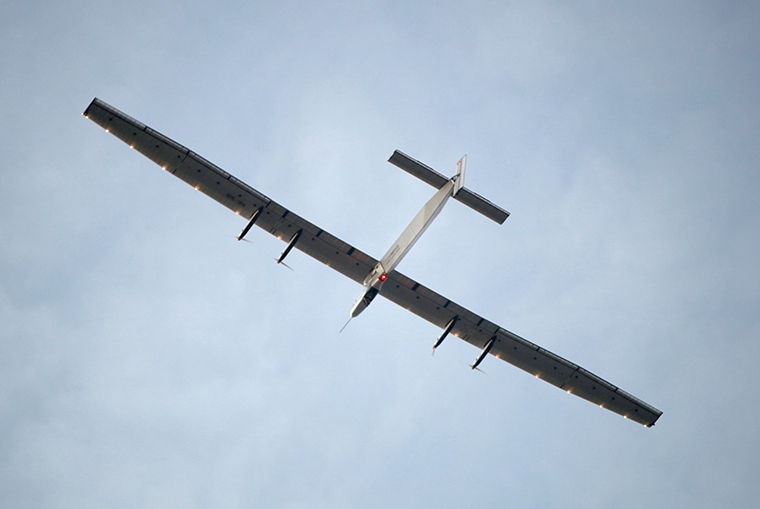 Solar Impulse 2 atterrit à Hawa? après 118 heures de survol du Pacifique