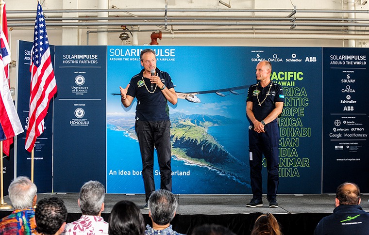 Solar Impulse 2 atterrit à Hawa? après 118 heures de survol du Pacifique