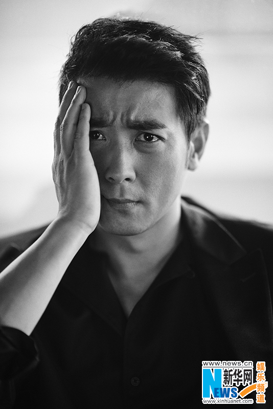 L'acteur chinois Bao Jianfeng pose pour un magazine