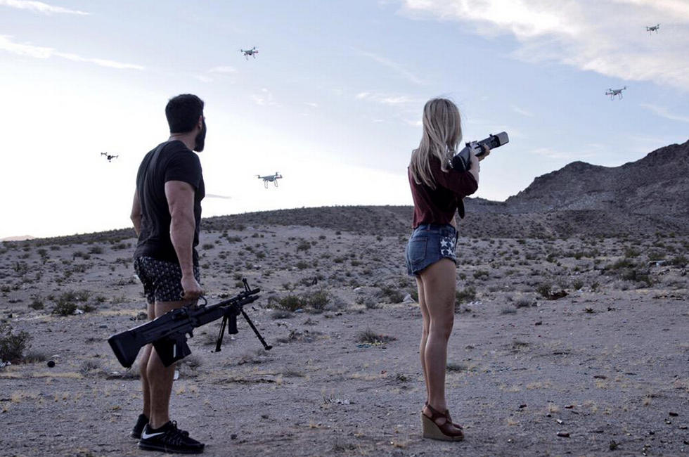 Quand le Fantasque Dan Bilzerian tire sur des drones 