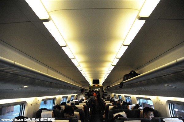 Une vue de l'intérieur du train. Avec une vitesse de 250 km/h et huit arrêts, la ligne devrait transporter environ 8 millions de passagers par an. [Photo/IC]