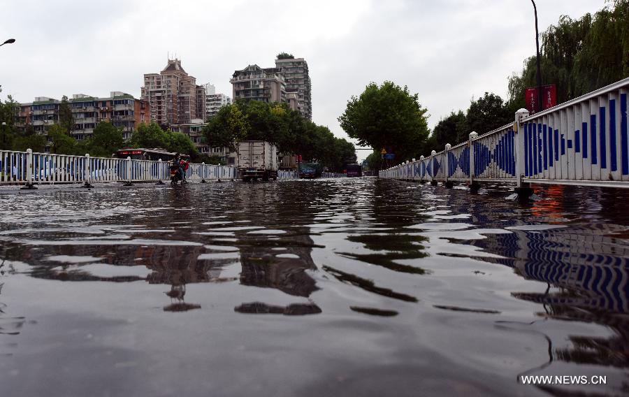 La ville de Hangzhou inondée par une pluie torrentielle