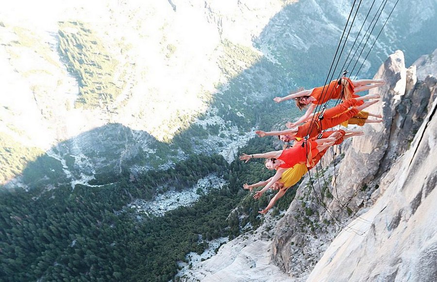 Des danseurs fous suspendus à la falaise dans le parc de Yosemite