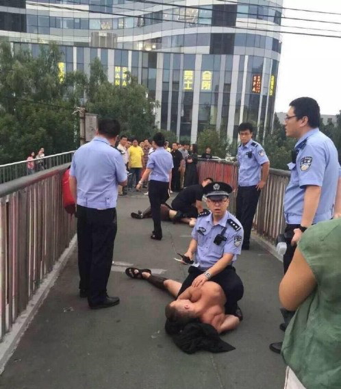 Des ? spartiates ? arrêtés par la police pour troubles à l'ordre public à Beijing