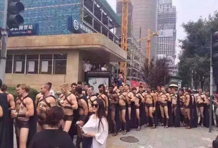 Des ? spartiates ? arrêtés par la police pour troubles à l'ordre public à Beijing