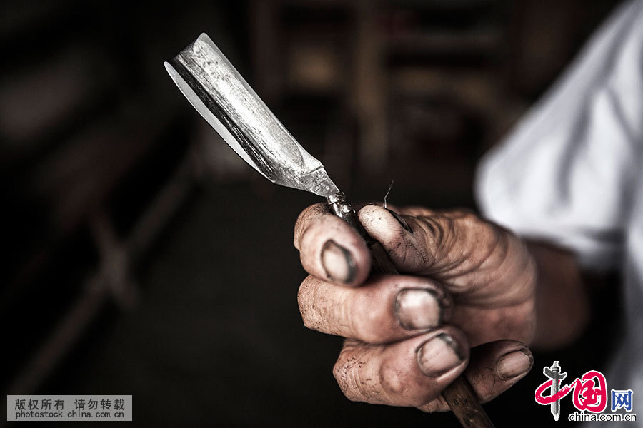 Lai Xuexian, barbier sexagénaire dans une vieille ville du Jiangxi