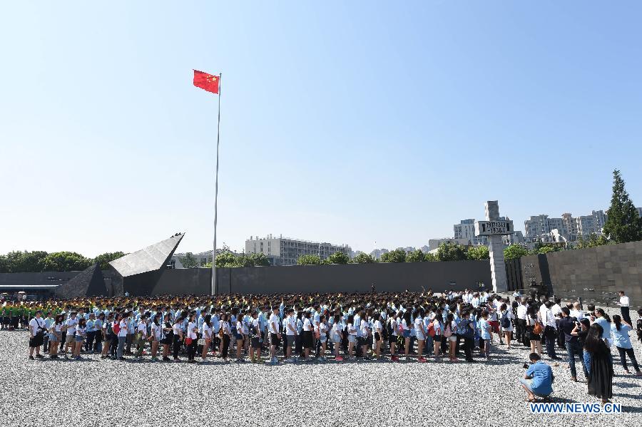 Chine : des jeunes visitent le Mémorial du massacre de Nanjing