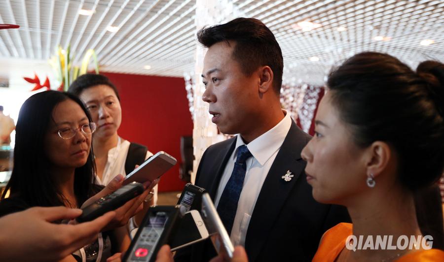 Shen Xue et Zhao Hongbo promeuvent la candidature des JO 2022