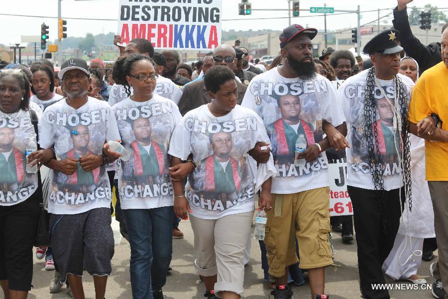 Ferguson rend hommage à Michael Brown un an après sa mort